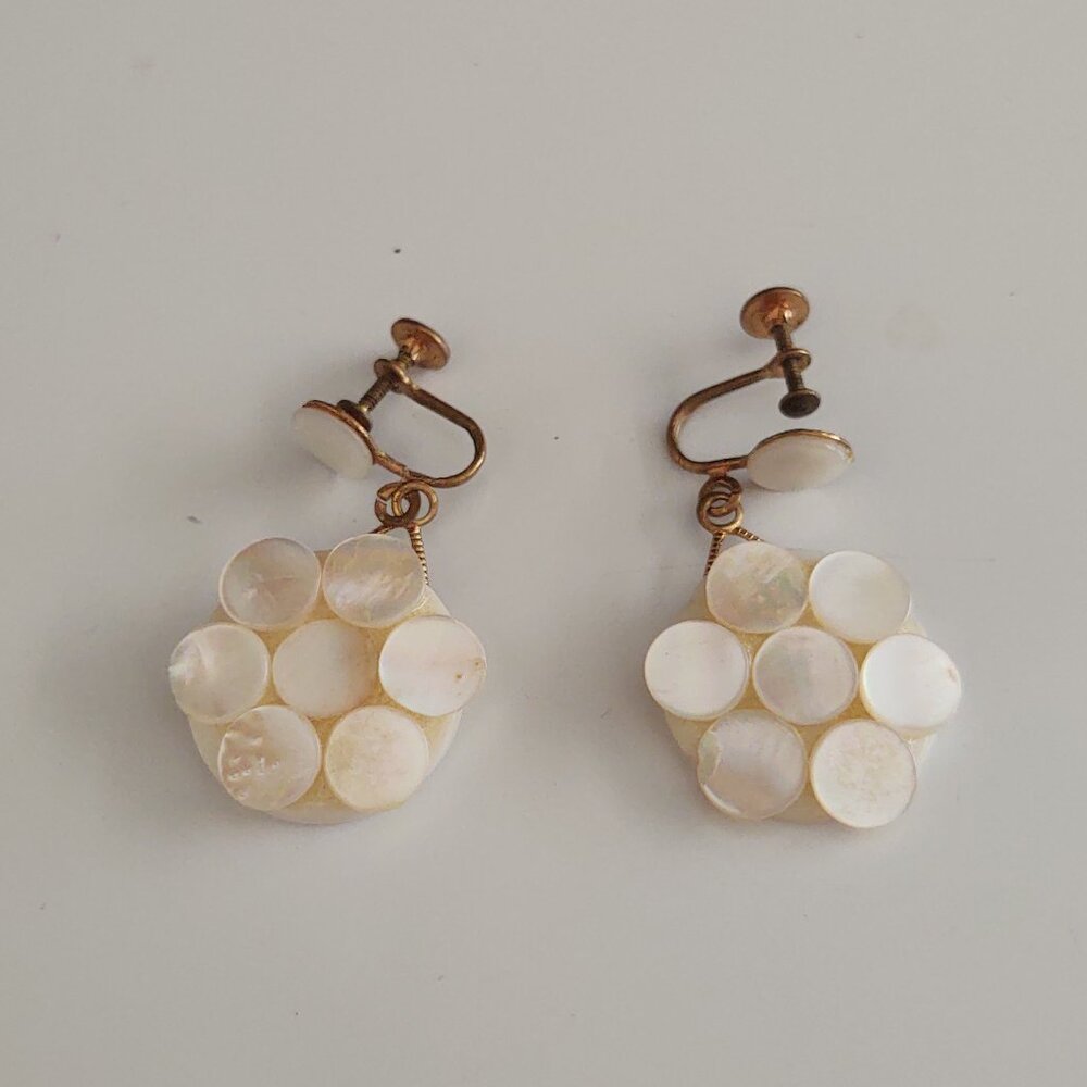 FAUX MOTHER OF PEARL SCREW ON DANGLE APPLIQUE FLOWER EARRINGS MCM SHELL LIKE